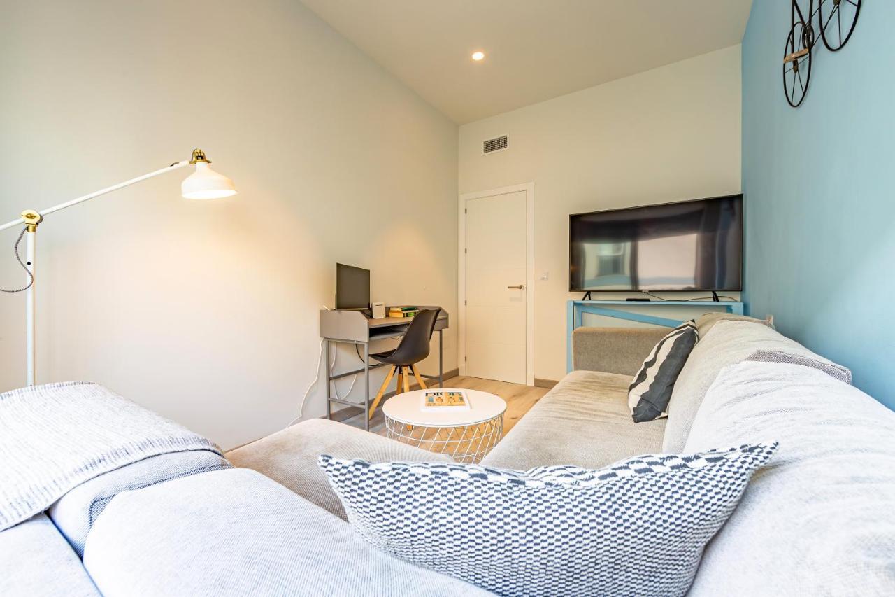 Centre-terrace, Pool, Parking & Home-office *